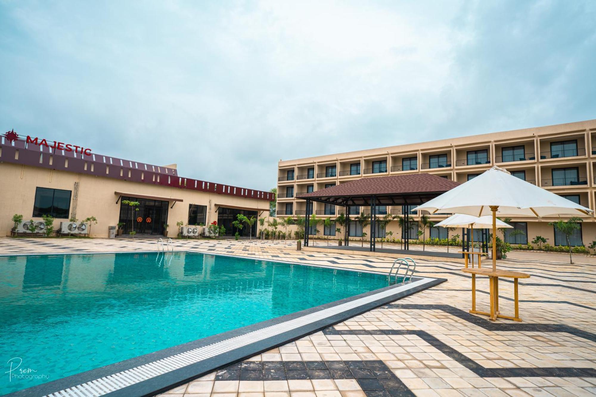 Hotel Omaya Garden Raipur  Exterior photo