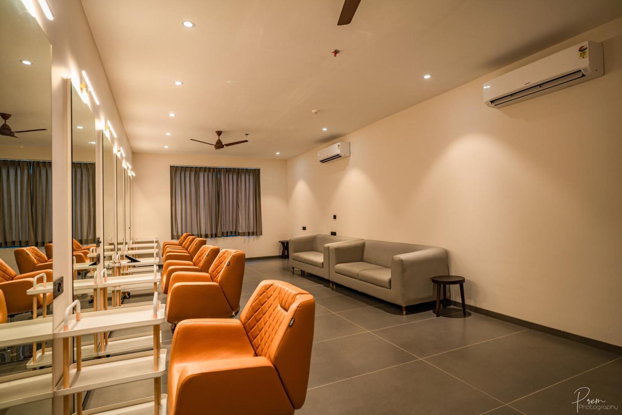 Hotel Omaya Garden Raipur  Exterior photo