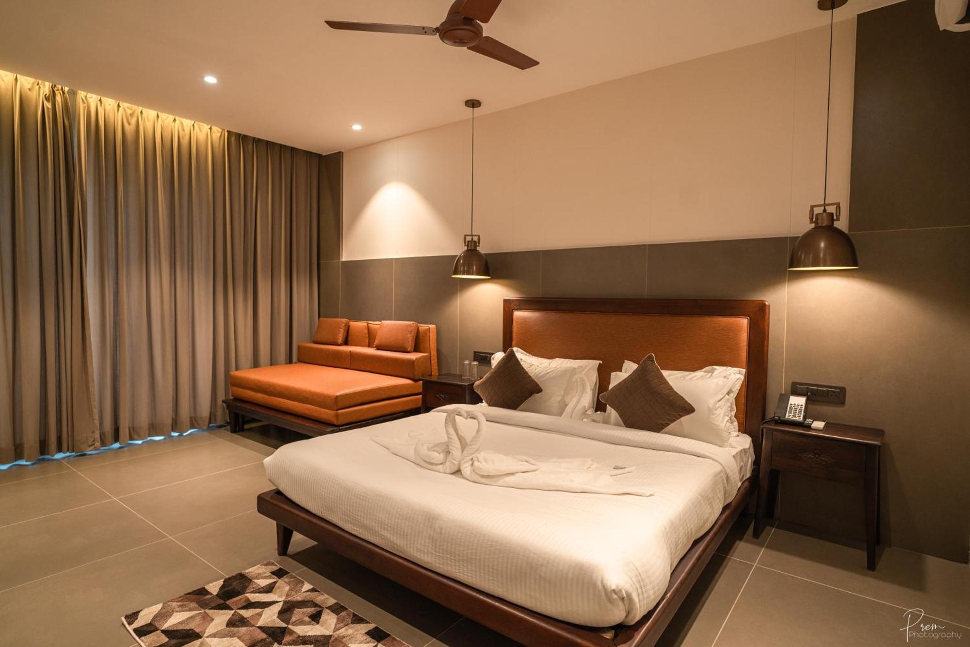 Hotel Omaya Garden Raipur  Exterior photo