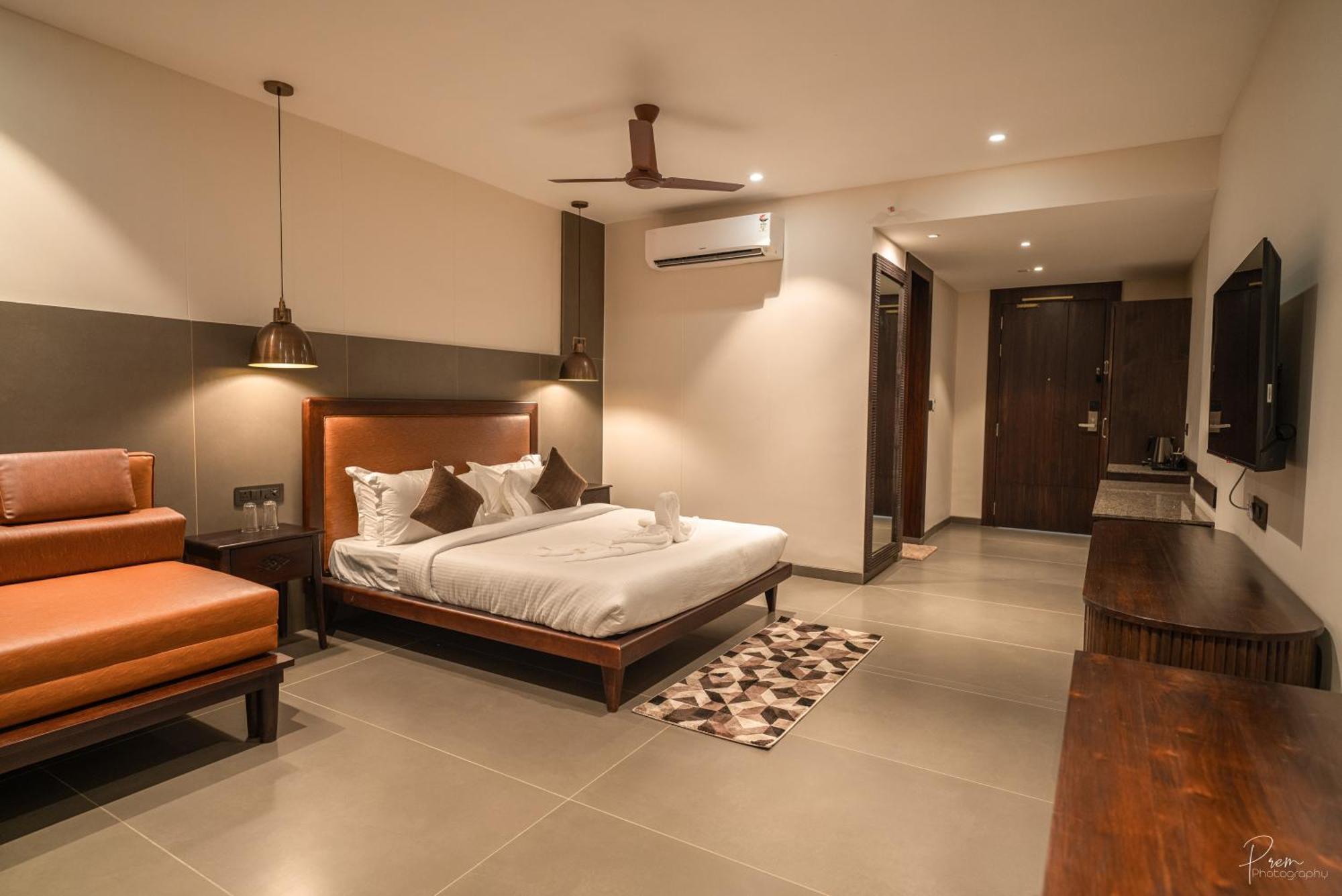 Hotel Omaya Garden Raipur  Exterior photo
