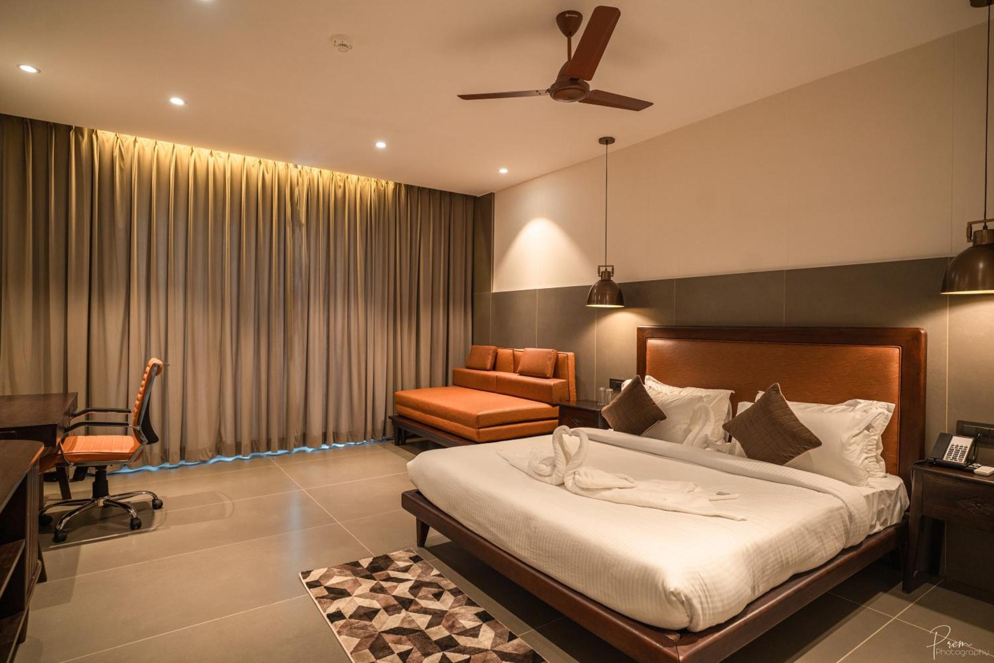 Hotel Omaya Garden Raipur  Exterior photo